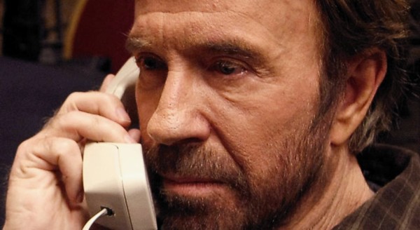 chuck-norris-phone-mv Mais 16 fatos que talvez você não saiba sobre Chuck Norris