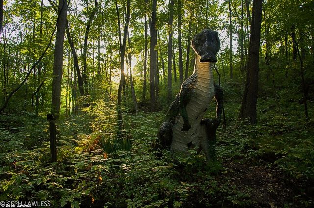 dinossauro3 Curiosidades: Jurassic Park da vida real abandonado em uma floresta