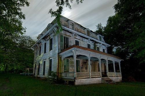 Mansoes-Abandonadas-3 5 Belas mansões abandonadas e supostamente mal assombradas